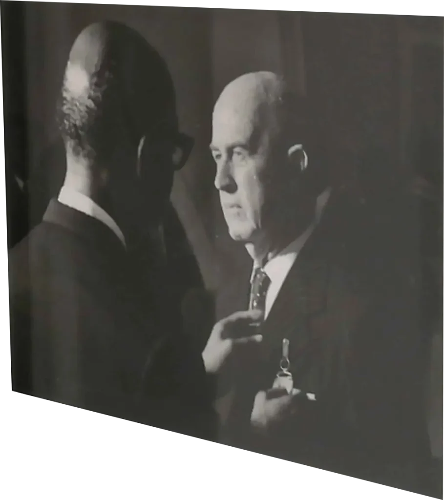 FAQ - photographing a photograph in a frame
